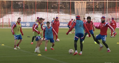 Piggy in the Middle: Bayern Munich Rondo