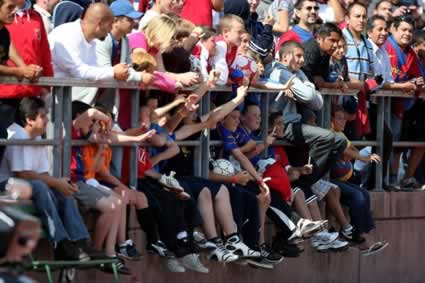 Fans Watch Barcelona Train at Kezar