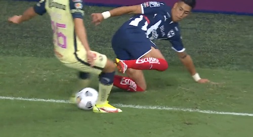 Maxi Meza’s Bottom of the Foot Nutmeg While on the Ground