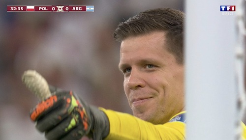 Szczesny Gives DiMaria Thumbs Up